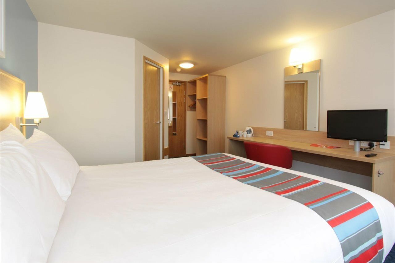 Travelodge Manchester Birch M62 Eastbound Heywood Exterior photo